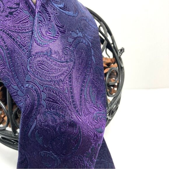 RYAN SEACREST Distinction Silk Necktie Tie Purple Paisley 57 x 3 inches - Picture 3 of 12